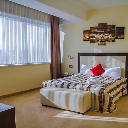 Tcc Grand Plaza Hotel Скопье Экстерьер фото